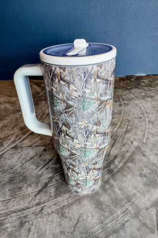 40 oz camo stainless steel tumbler with double-wall insulation, flip straw lid, and handle — keeps drinks hot or cold for hours, perfect for daily use.