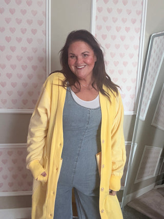 Spring yellow sweatshirt cardigan for women, soft longline cozy layer with pockets, comfy mom style outfit, trendy women’s clothing