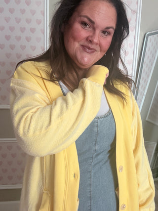 Spring yellow sweatshirt cardigan for women, soft longline cozy layer with pockets, comfy mom style outfit, trendy women’s clothing